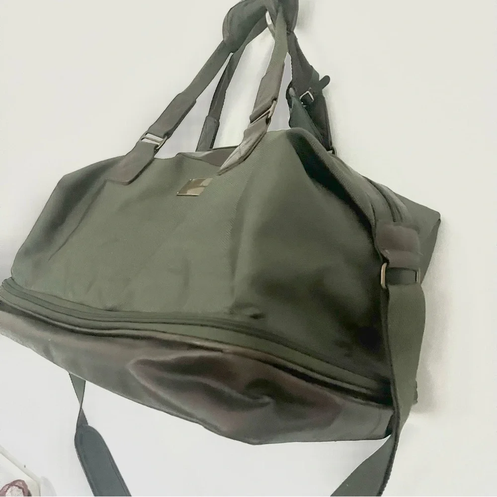 Tommy Bahama Surge Bottom Duffel Bag Traveler Green Nylon Brown Leather Mens Bag